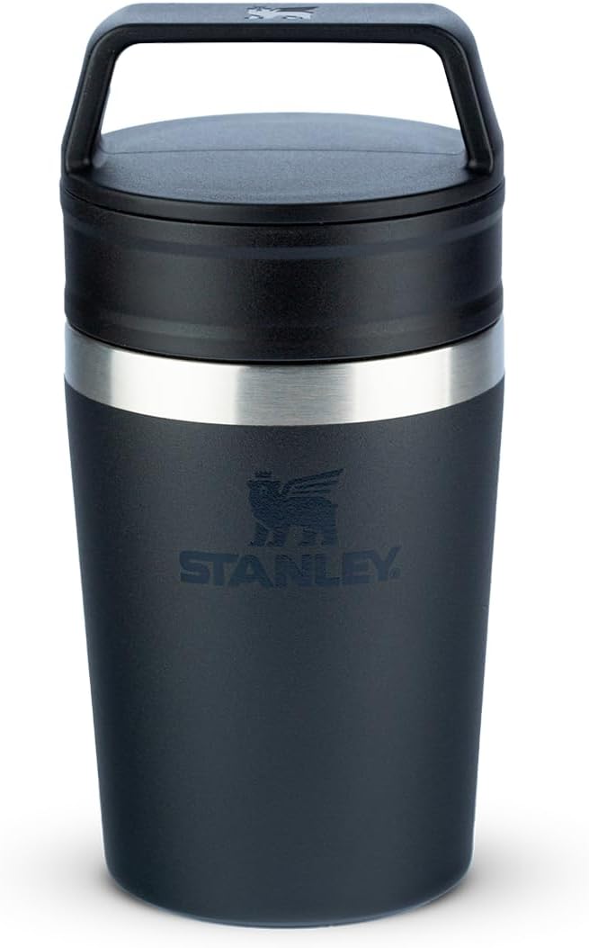 Café quente a tarde toda, direto do seu Stanley