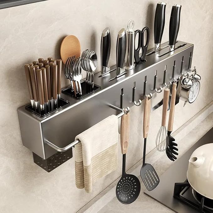 Cozinha organizada, tudo ao alcance da mão. 🧂