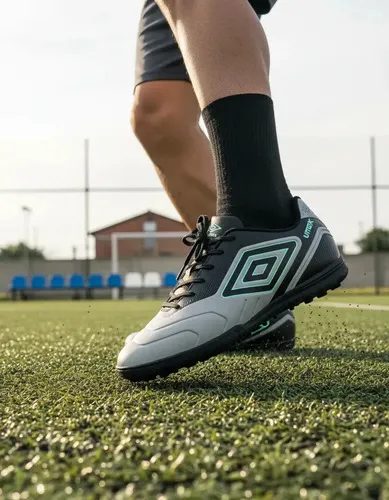Chuteira Umbro Attak III Society