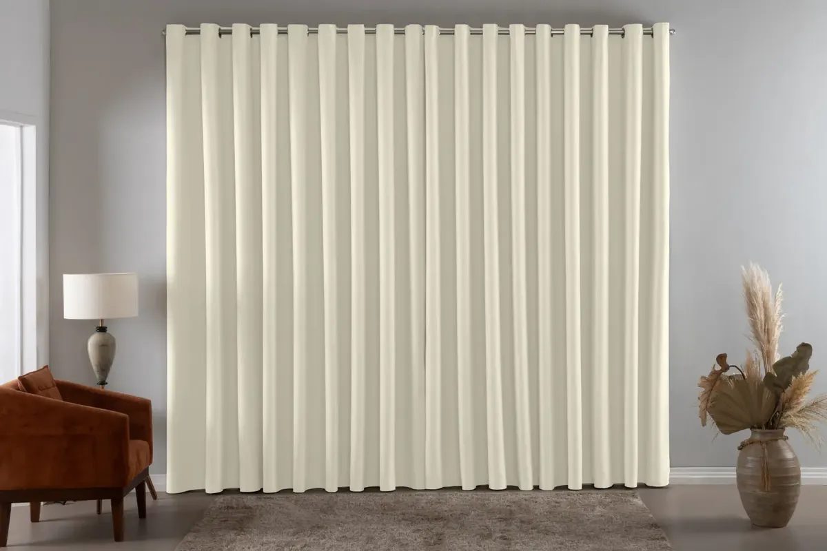 Cortina Blackout Em Tecido Grosso 2,80x2,30 Com Bainha